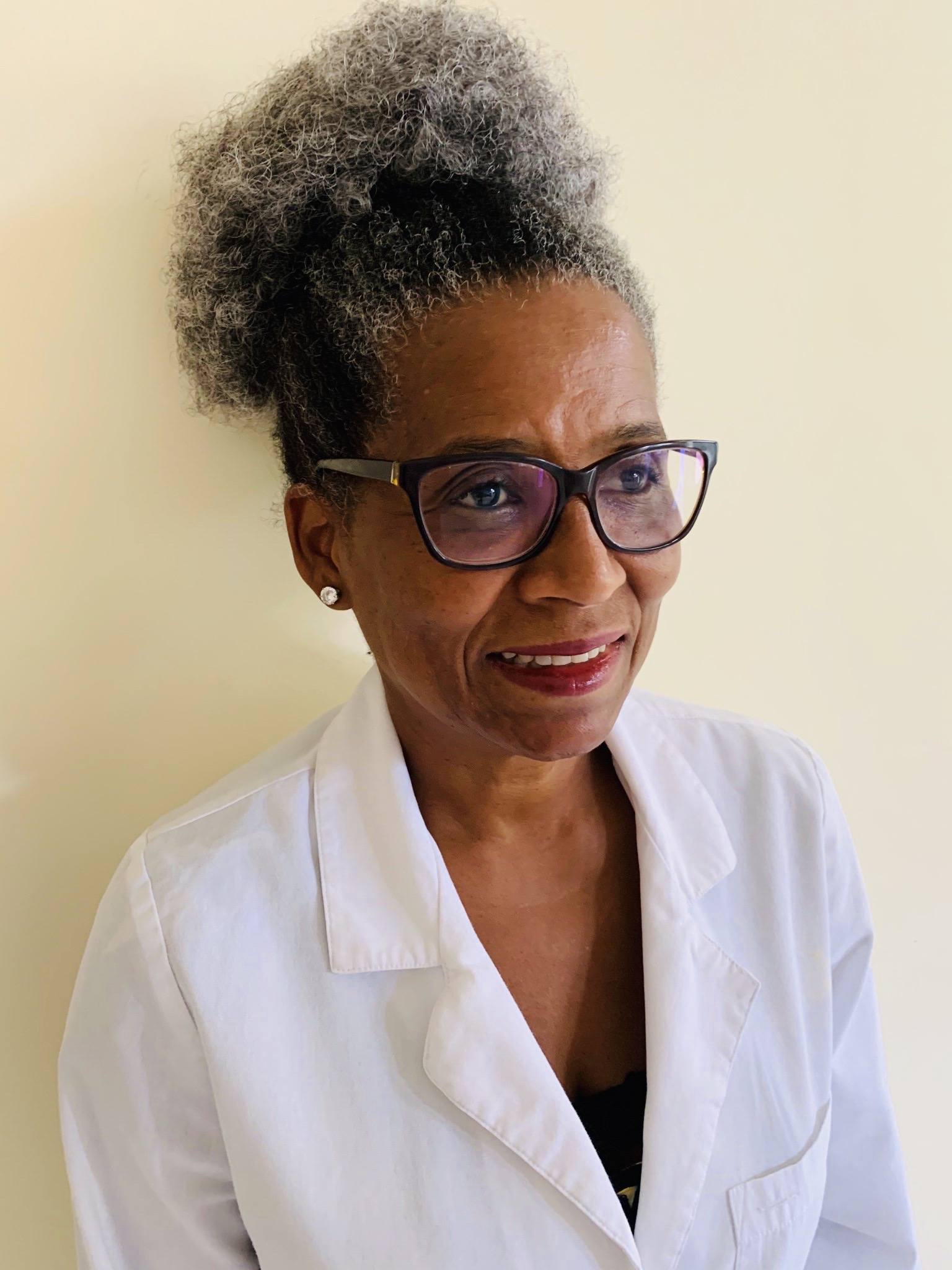 Dr. Lucienne Valcourt